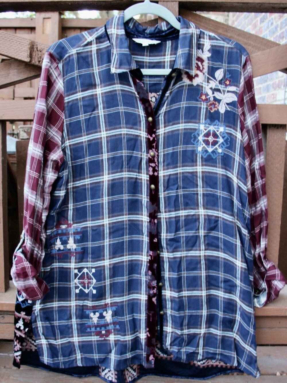 Ladies John Mark Shirt size medium